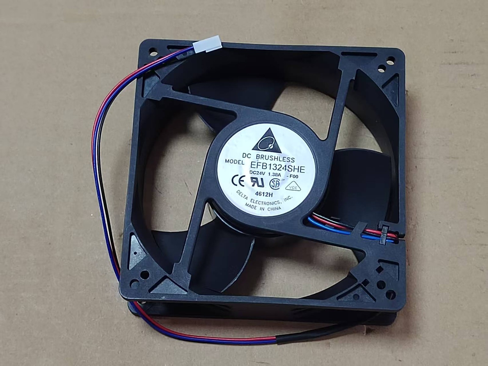 DELTA EFB1324SHE 127*127*38MM 12.7CM DC24V 1.38A 3Pin Cooling Fan