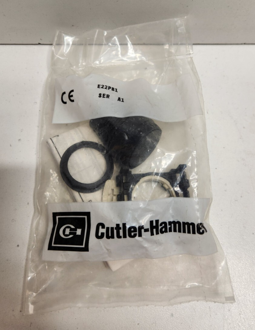 NEW IN BAG! CUTLER-HAMMER 1″ DIA BLACK FLUSH MOMENTARY PUSH BUTTON E22PB1