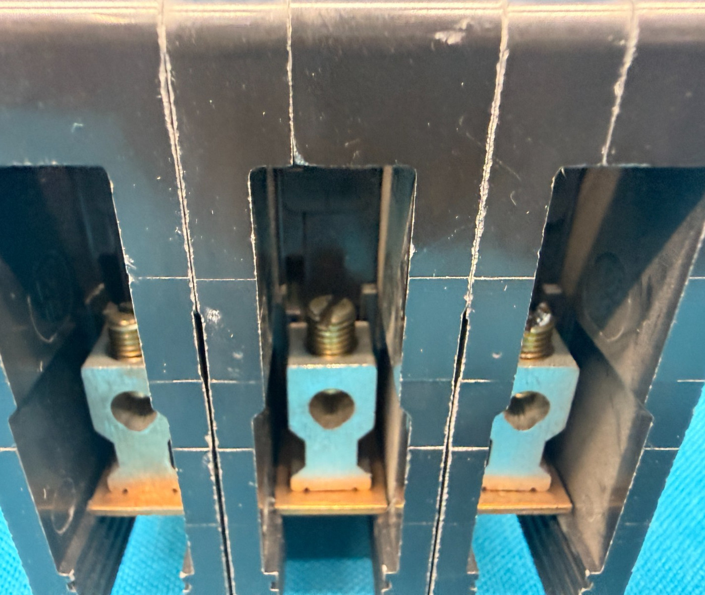 Square D EDB34030 Circuit Breaker 30A 3P 480Y/277V Bolt-On Schneider