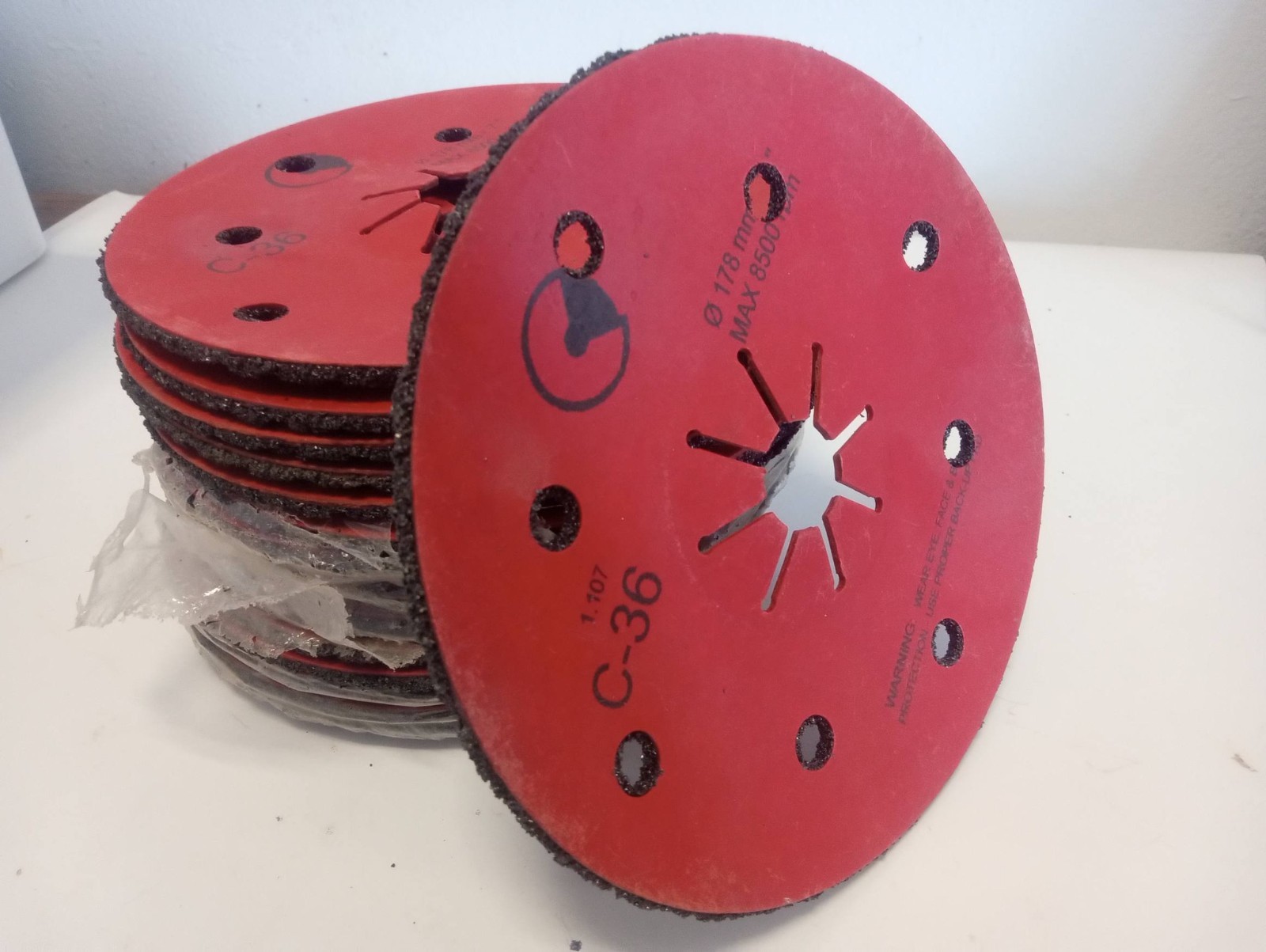 AA ABRASIVE 89063 7×7/8 36 Grit Silicon Carbide Semi-Flex Disc with Red Fiber