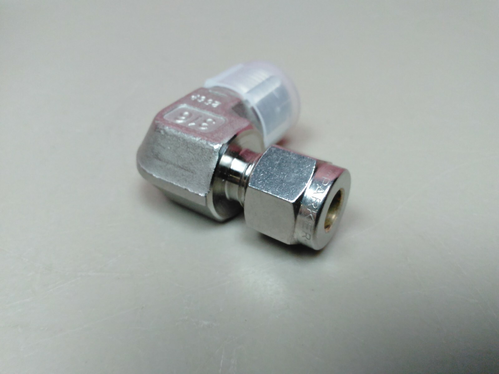 Parker 316 Stainless Steel Connector Fitting 1/4″ Compression Tube 3/8″ Male NPT