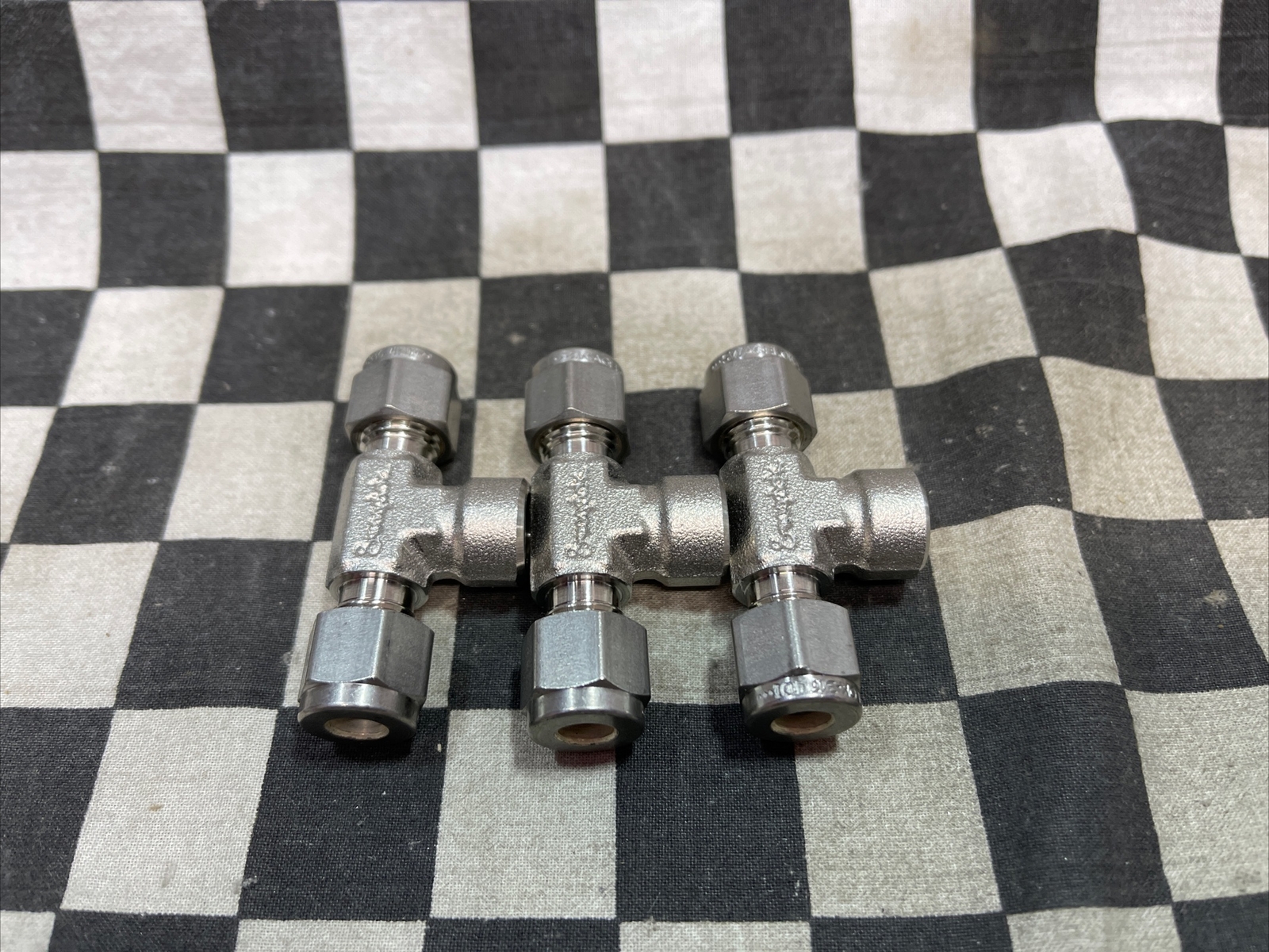 SWAGELOK FEMALE BRANCH TEE SS-400-3TTF, SS-600-3TTF LOT OF 4 SHIPSAMEDAY#1606V36