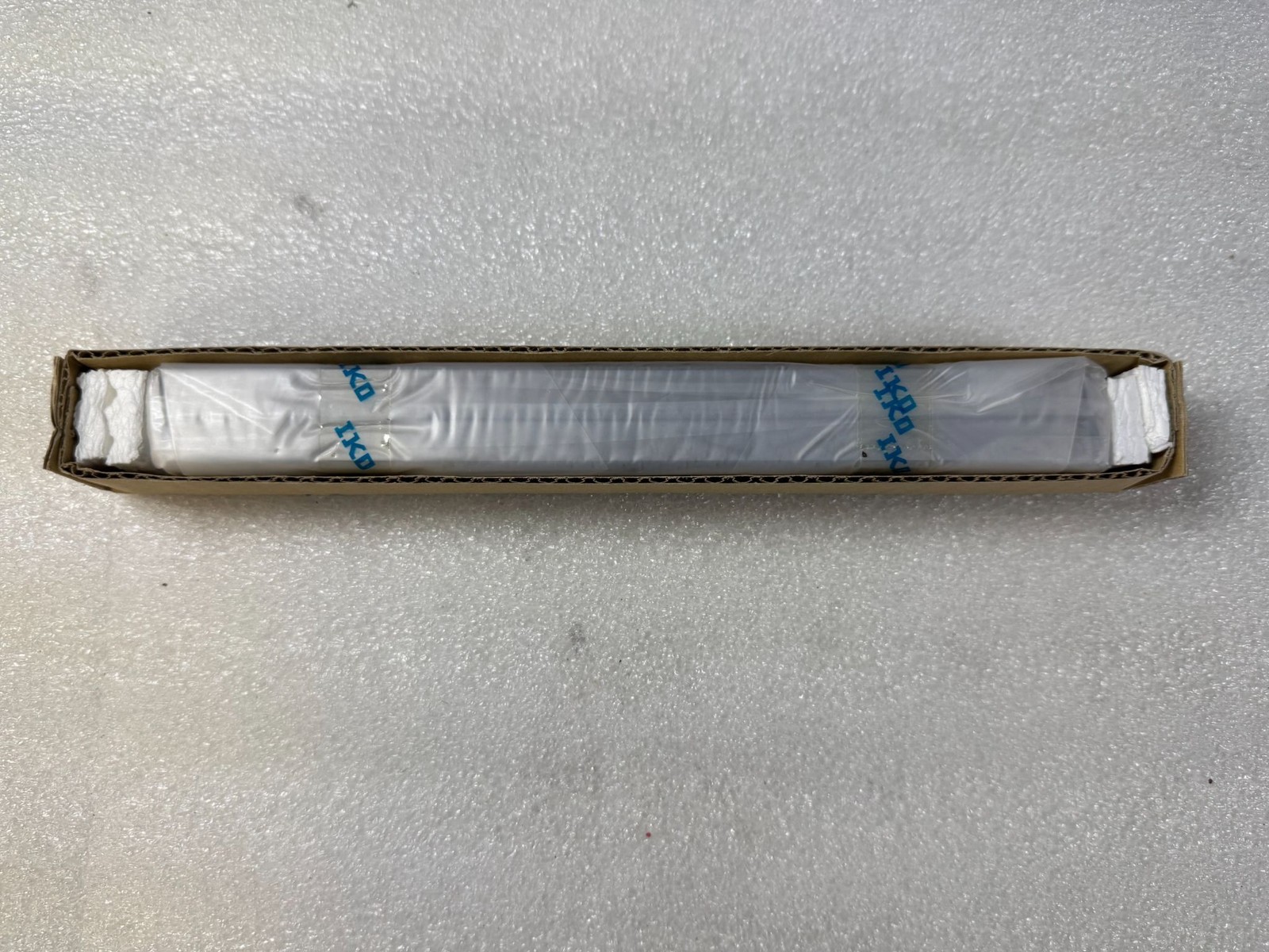 IKO CRW4-200 Crossed Roller Guide Way NEW
