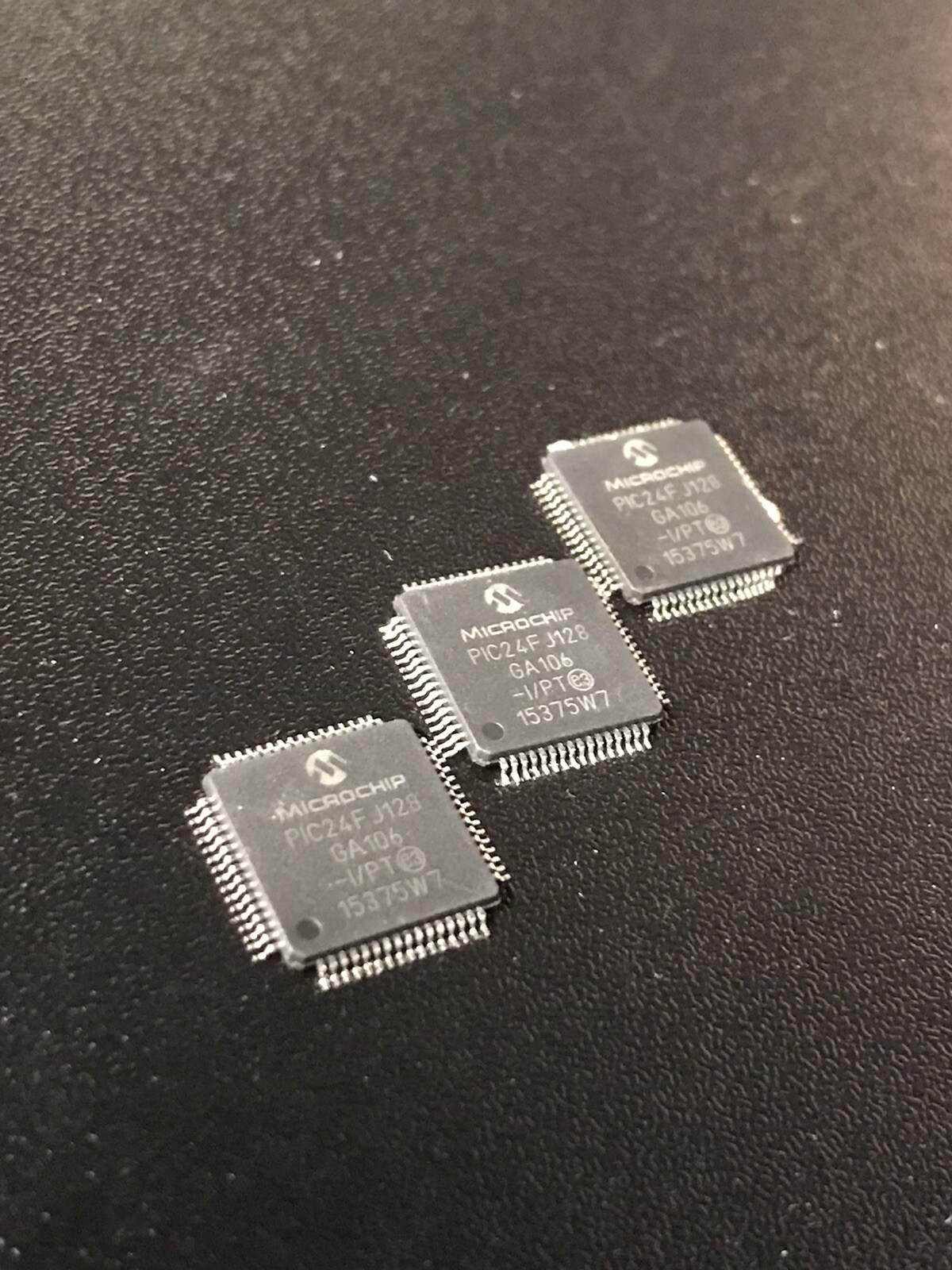 Microchip Technology PIC24FJ128GA106-I/PT Embedded – Microcontrollers Pack Of 3