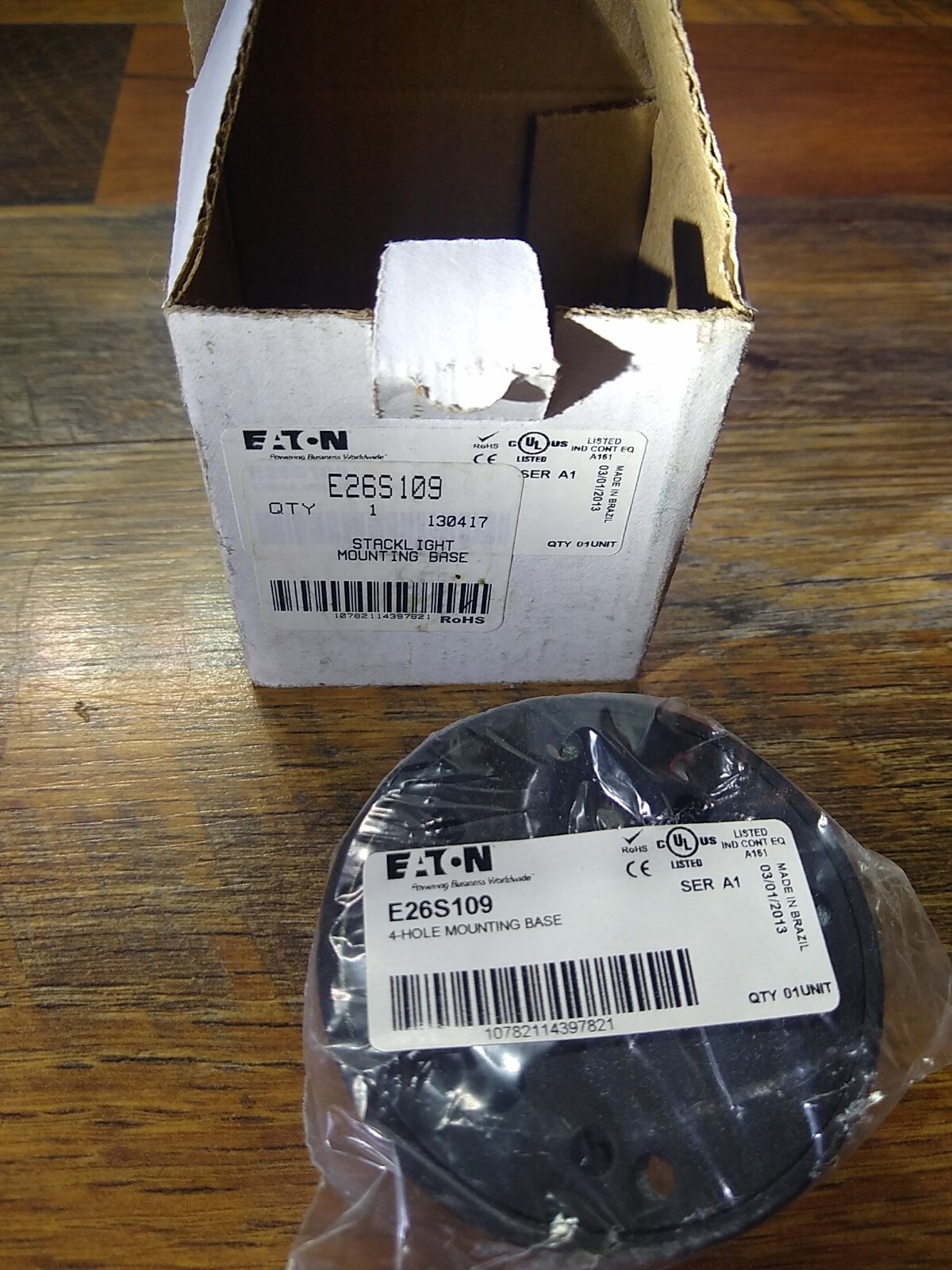 NOS – NIB Surplus Eaton E26S109 Stacklight Mounting Base