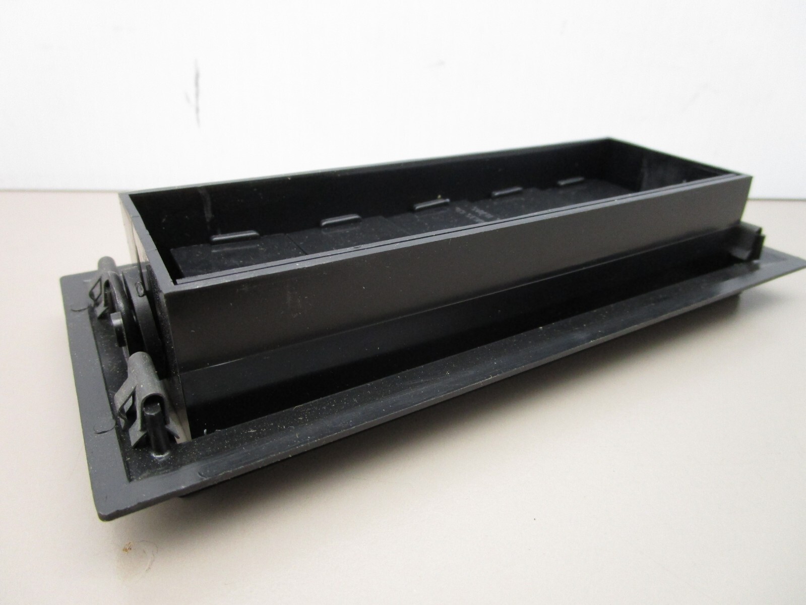 New Flyer Molded Products HVAC Vent Assembly Fits a 6-1/2″ x 2-3/4″ Hole