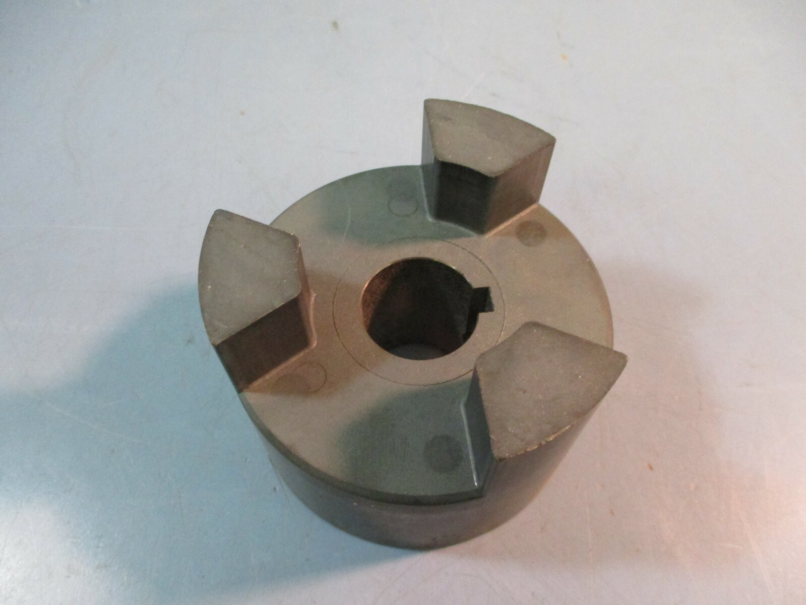 Woods L110 1-5/8″ Bore 3/8 x 3/16″ Keyway Coupling Hub Half Used