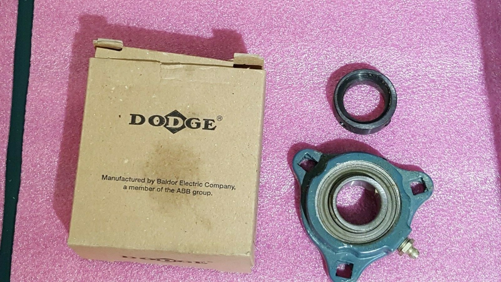 Dodge 24591 LF-SXV-100 Flange-Mount Ball Bearing Unit 1″ Bore Eccentric Collar