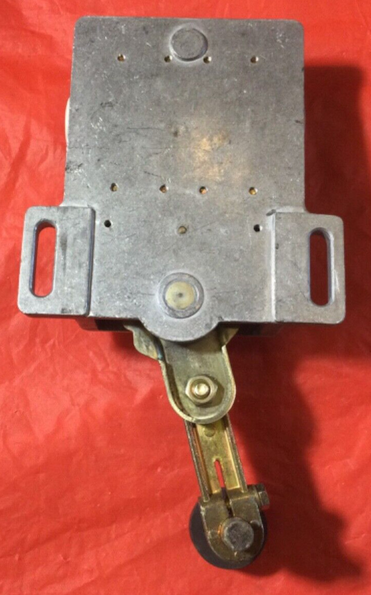 SCHMERSAL ASH122-21/21 Lift Floor Switch 500VAC/10A