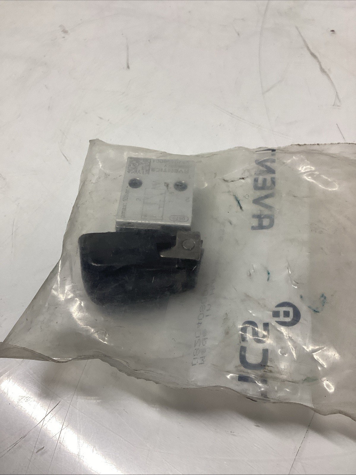 Aventics 0820408004 Manual Air Control Valve, Button, Aluminum O-668