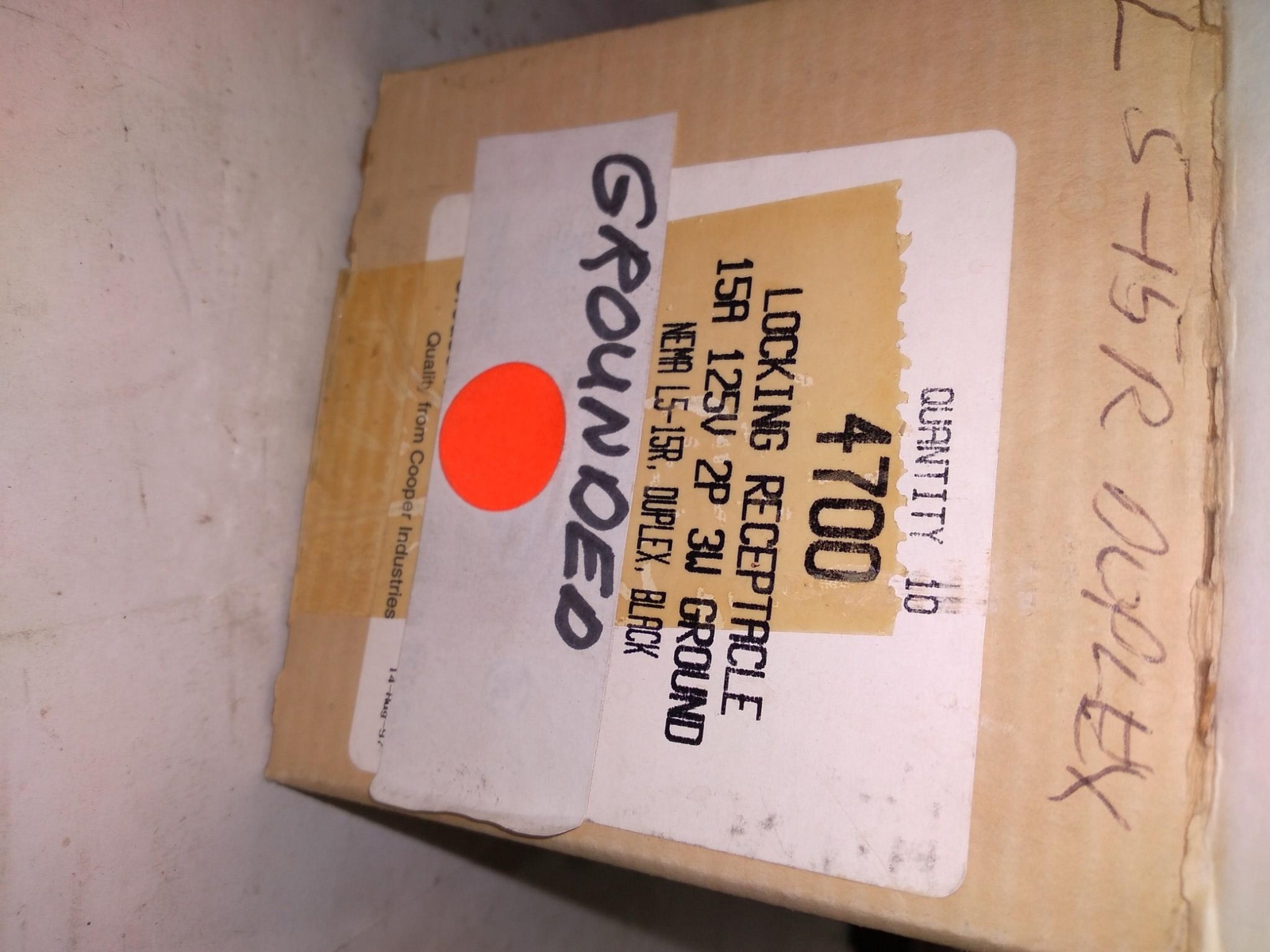 COOPER ARROW HART 4700 LOCKING RECEPTABLE 15A 125V 2P 3W GROUNG Each…