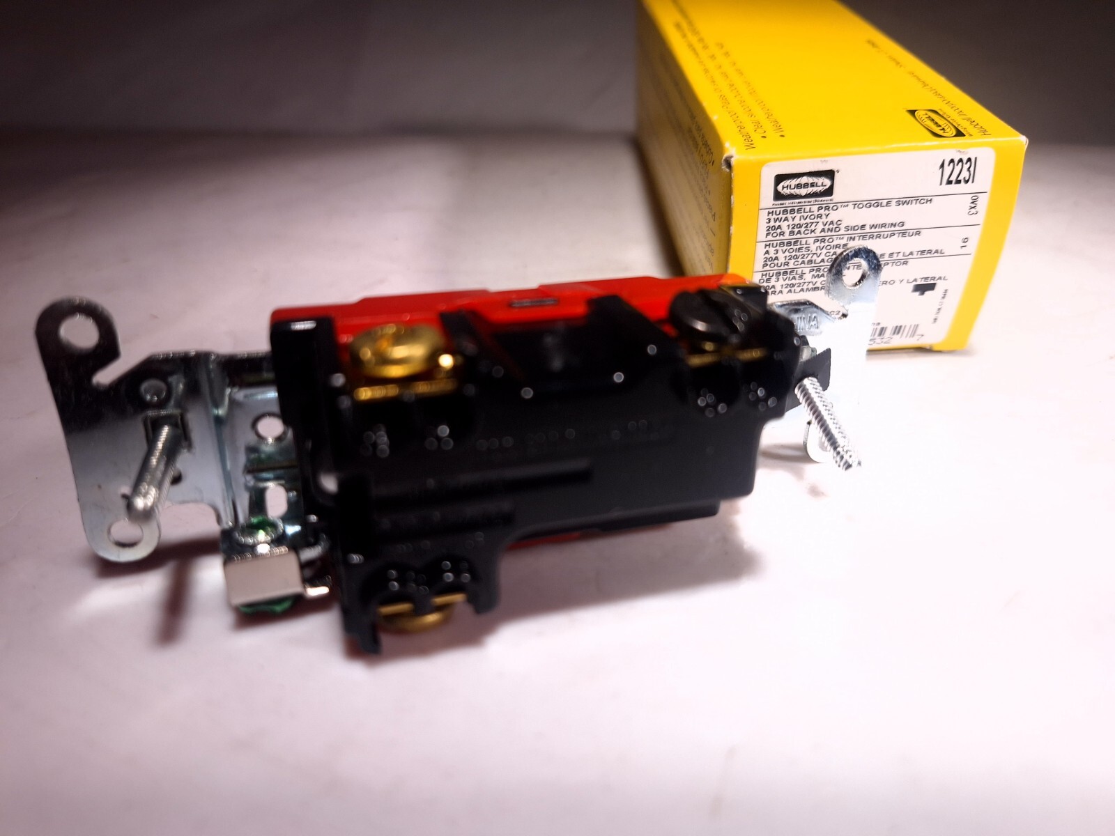 HUBBELL 1223I TOGGLE SWITCH 3 WAY IVORY 20A 120/277V 1223l