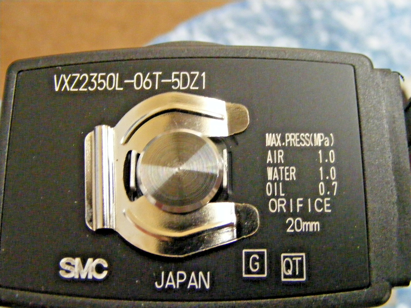 SMC VXZ2350L-06T-5DZ1 Valve NOS (a66)