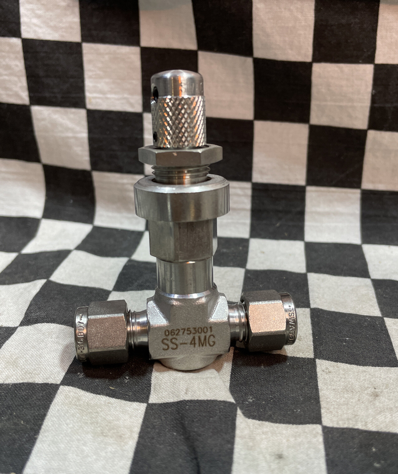SWAGELOK SS-SS2, SS-2MG, SS-4MG, Flow Metering Valve 1/8″ TO 1/4″, LOT OF 4