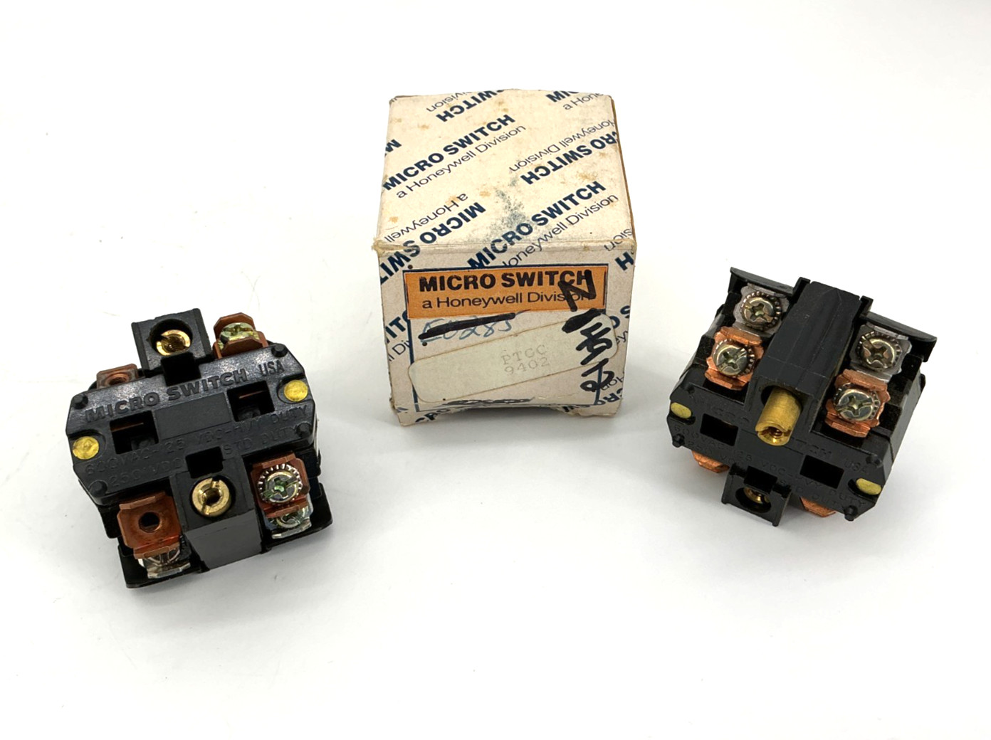 Lot of 2 Honeywell Micro Switch PTCC Contact Block 2NC 2NO 600VAC