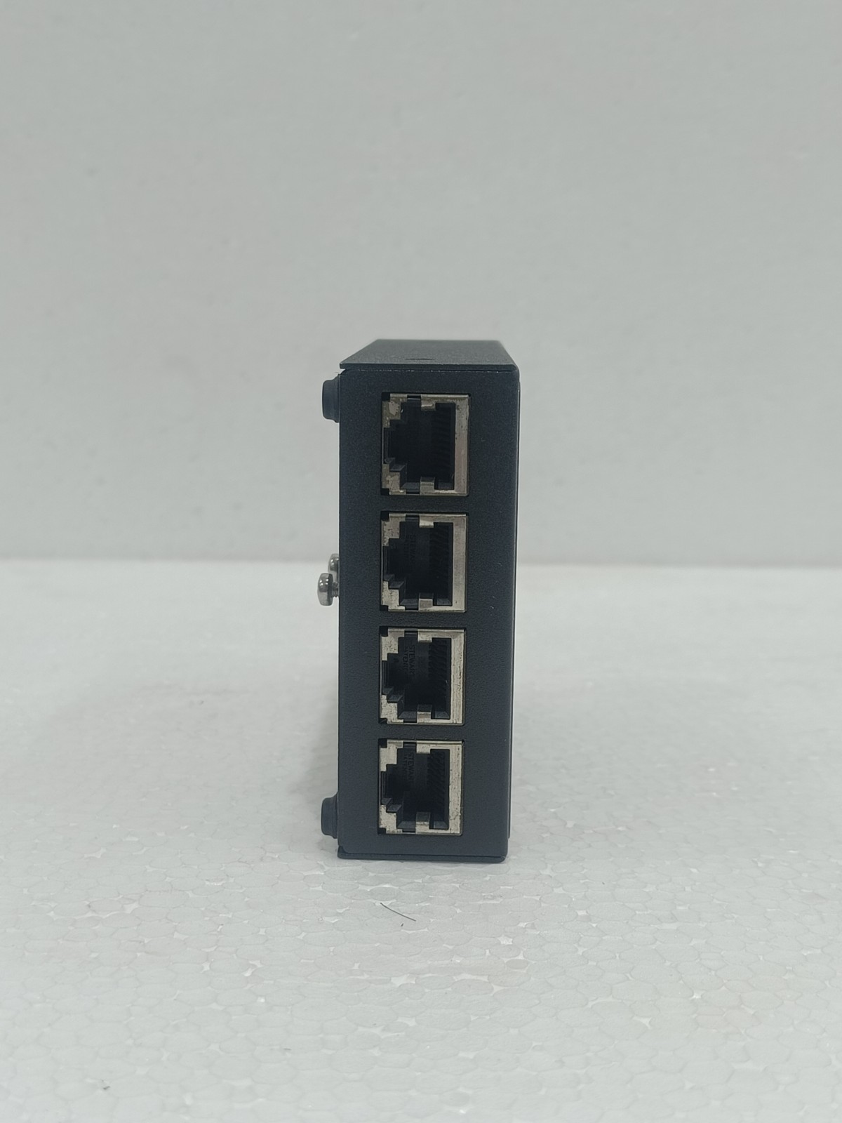 PERLE IOLAN SDS4 DEVICE SERVER 4-PORT SERIAL TERMINAL SERVER 04030300 INDUSTRIAL