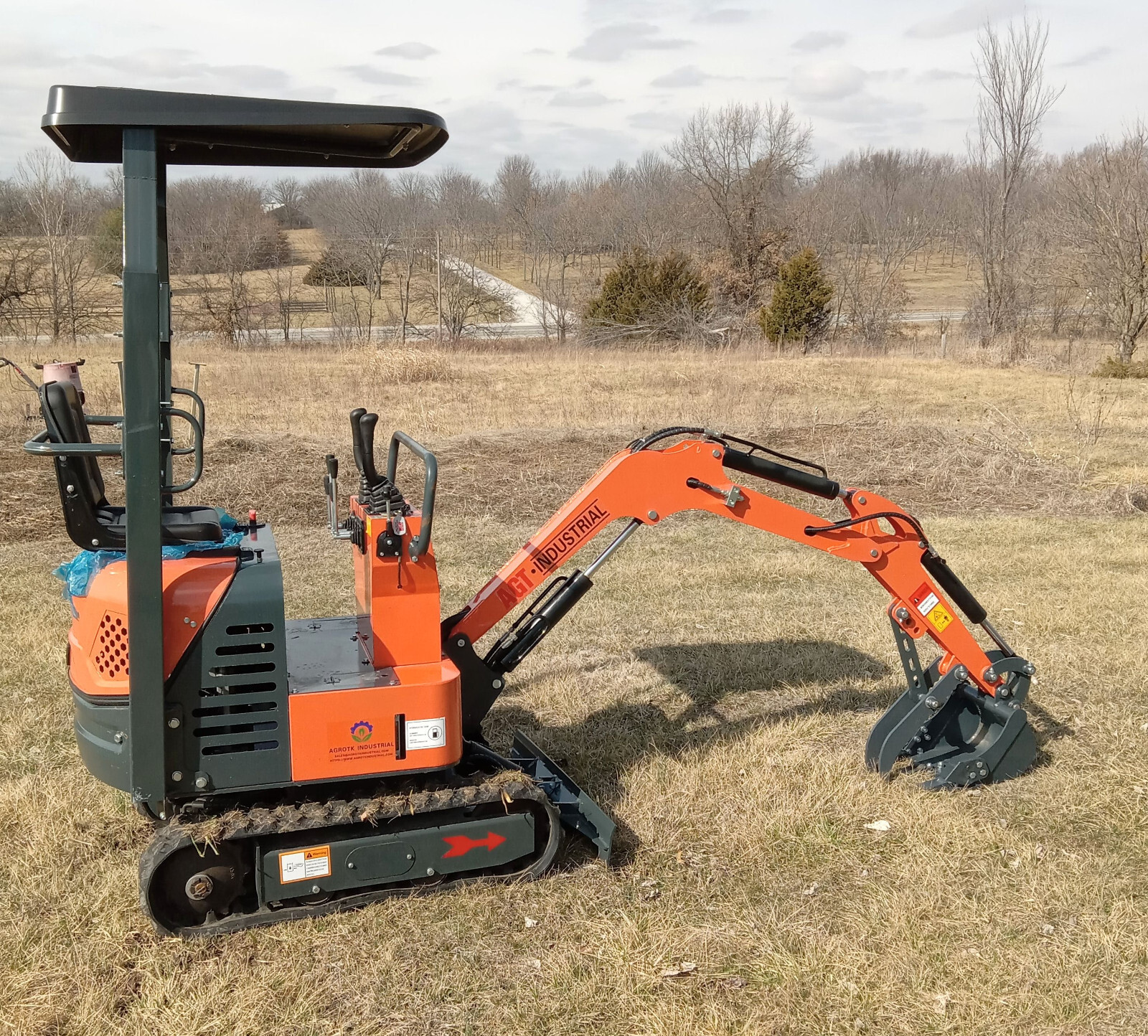 1 NEW 2024 AGT L12R MINI EXCAVATOR MECHANICAL THUMB 15” BUCKET NNB **MAKE OFFER*