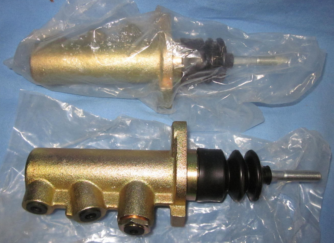 Two 3614780M91 Brake Master Cylinders fit Massey Ferguson 342 352 362 365 372…