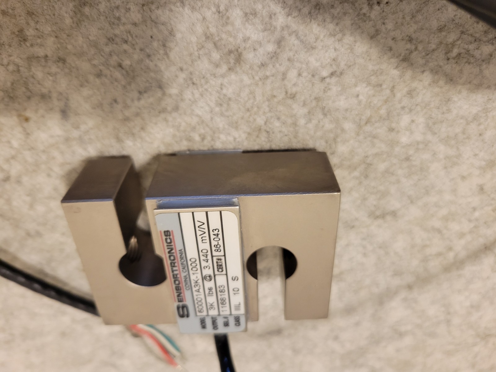 NEW OPEN BOX SENSORTRONICS 3K LBS 3.440 mV/V LOAD CELL 60001A3K-1000