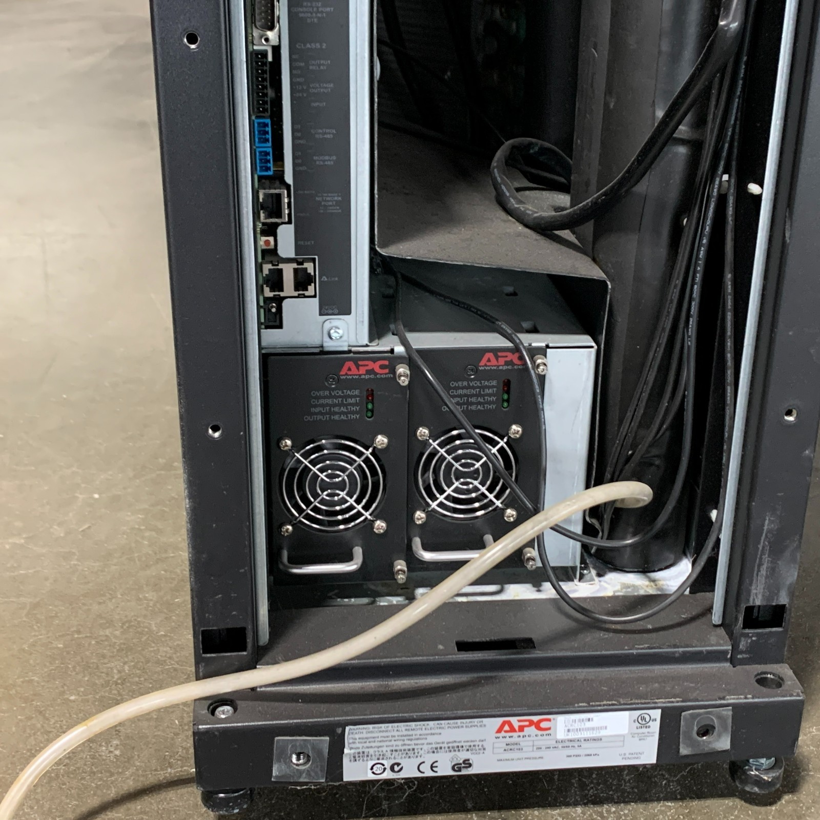 APC ACRC103 60Hz 240V Inrow RC Air-Cooled Server Cooling System for Parts Read