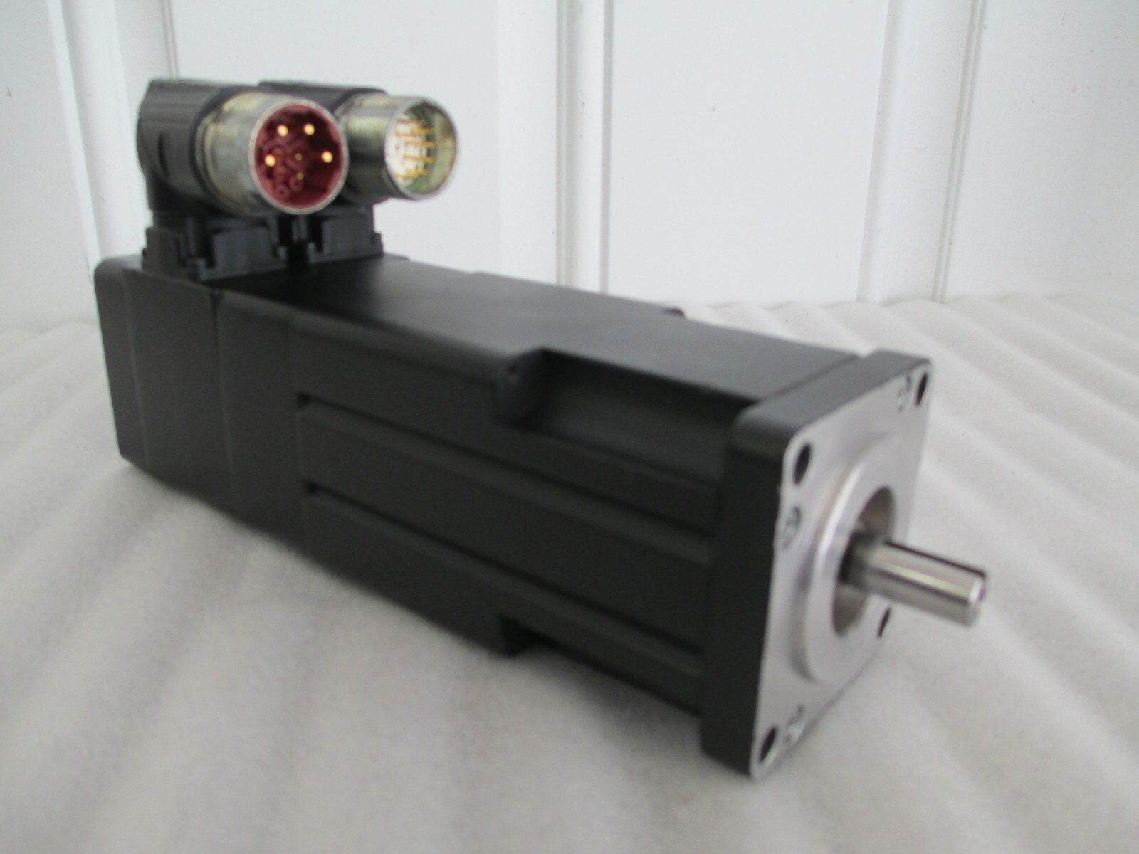 ALLEN BRADLEY MPL-B1530U-MJ74AA SERVO MOTOR #REFURBISHED and TESTED