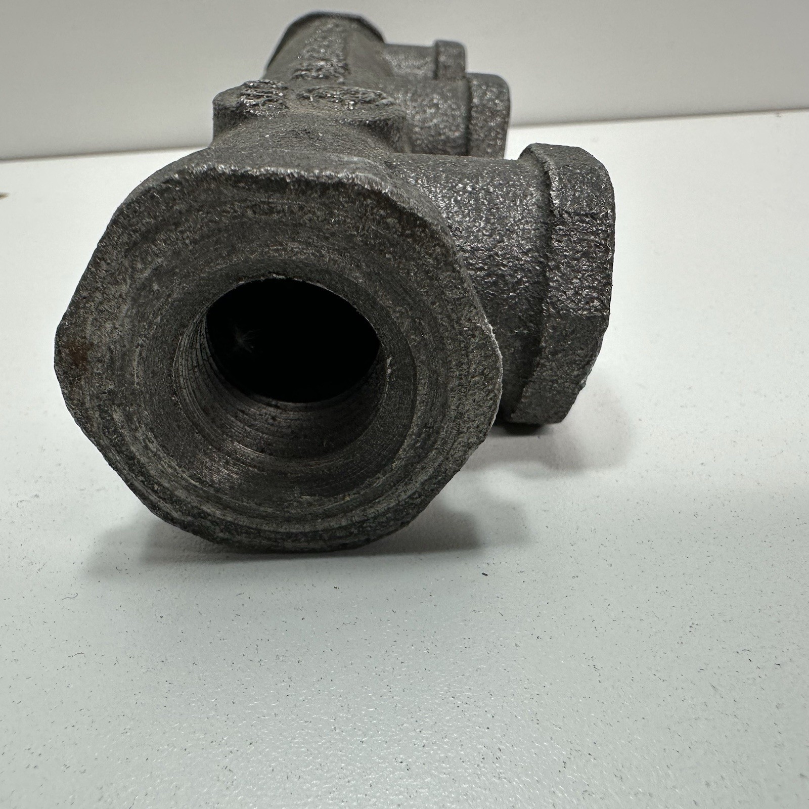 New 2 Gastite 3 Portman 2135 Manifold Cast 3 NPT Port (3/4″ x (3) 1/2″ x 1/2″)