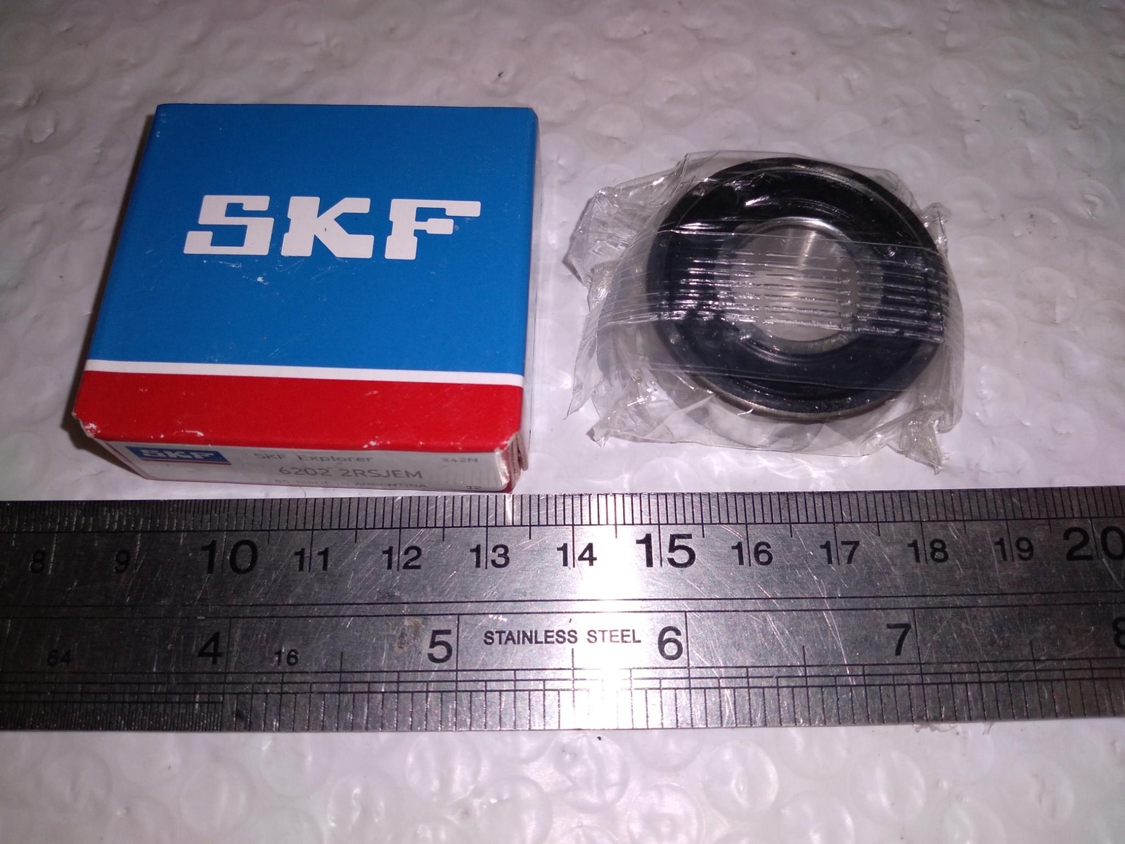 SKF EXPLORER 6202 2RSJEM