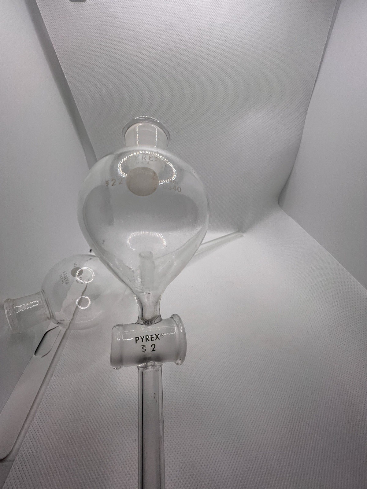 CORNING 6340-125 PYREX 125ML GLOBE-SHAPED SEPARATORY FUNNEL (B441)
