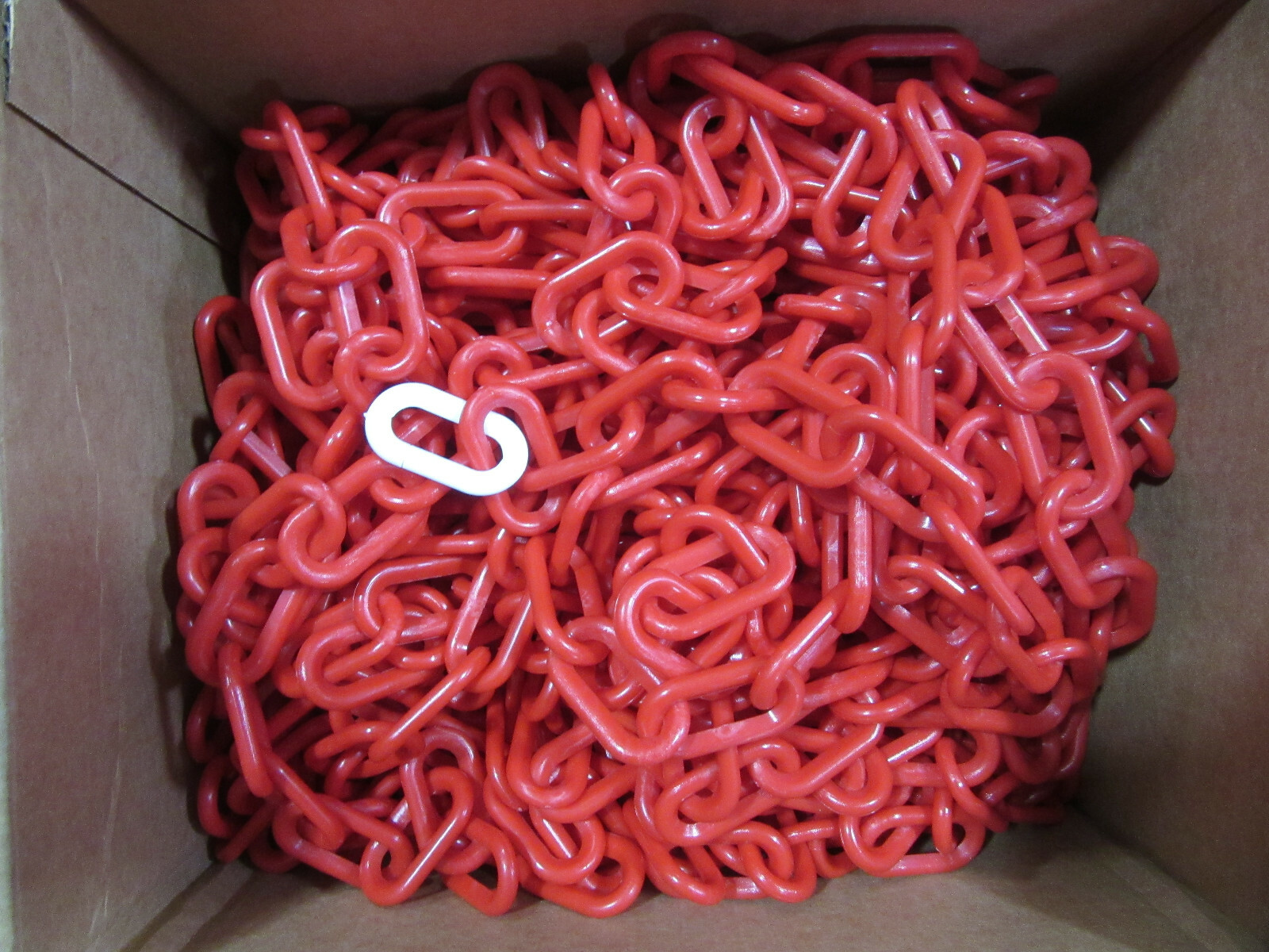 200′ 1/4″ X 2″ Red Plastic Chain NEW!!!