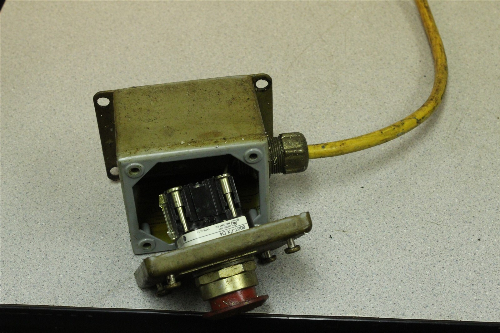 Hoffman E-1PB Emergency Stop Button Enclosure Type 12.13 *FREE SHIPPING*