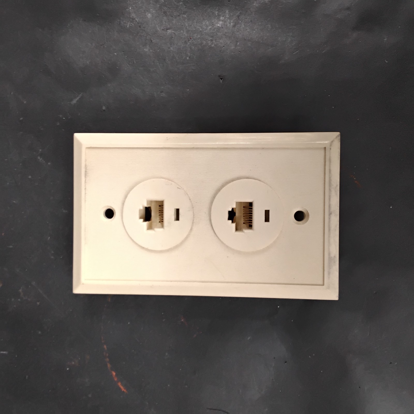 TELEPHONE 16-CONDUCTOR MODULAR WALL PLATE ($8.50 OBO)