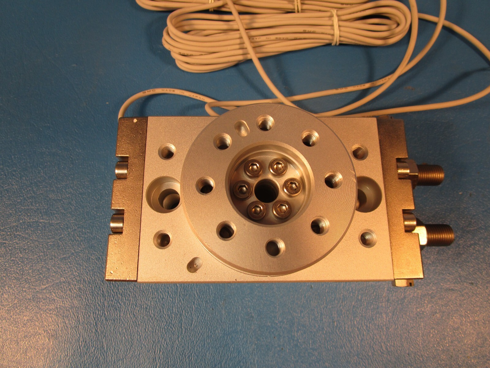 SMC MSQB20A-A93L, ROTARY ACTUATOR With TABLE