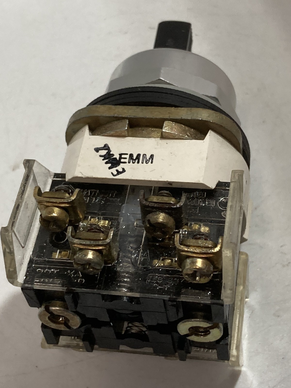 ALLEN BRADLEY 800T-J91KA1B SELECTOR SWITCH 3 POS SP RET FROM BOTH 2NO/2NC SE T