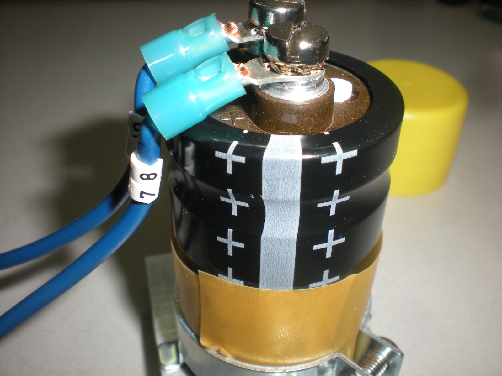 EPCOS B41456-B8478-M Capacitor on a DIN Rail Mount – 4700mfd – 63V