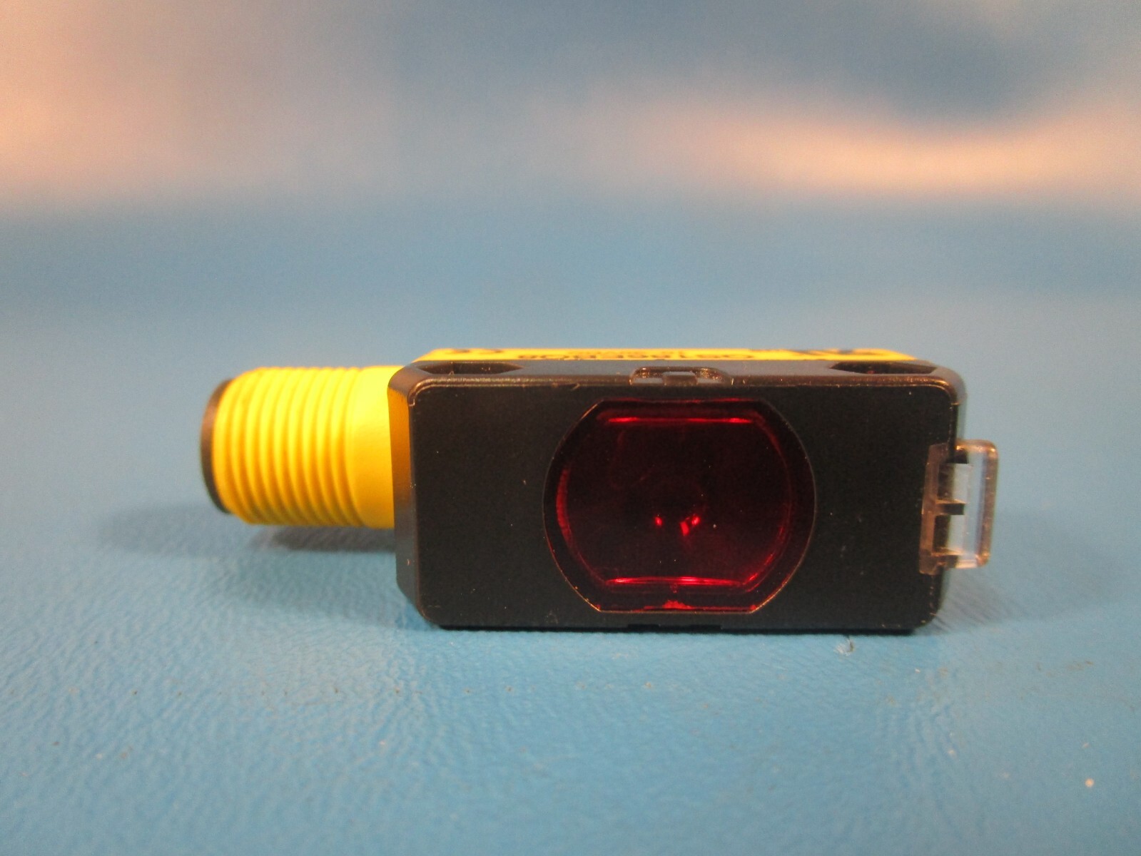 Banner QS186EBQ8, 66448 Emitter (Flush Front), Range: 3 m; Input:10-30 V dc