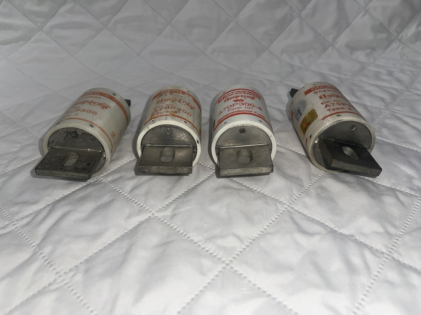 Ferraz Shawmut Amptrap A70P Form 101 Fuse 700VAC/650VDC 300A Semiconductor Fuse