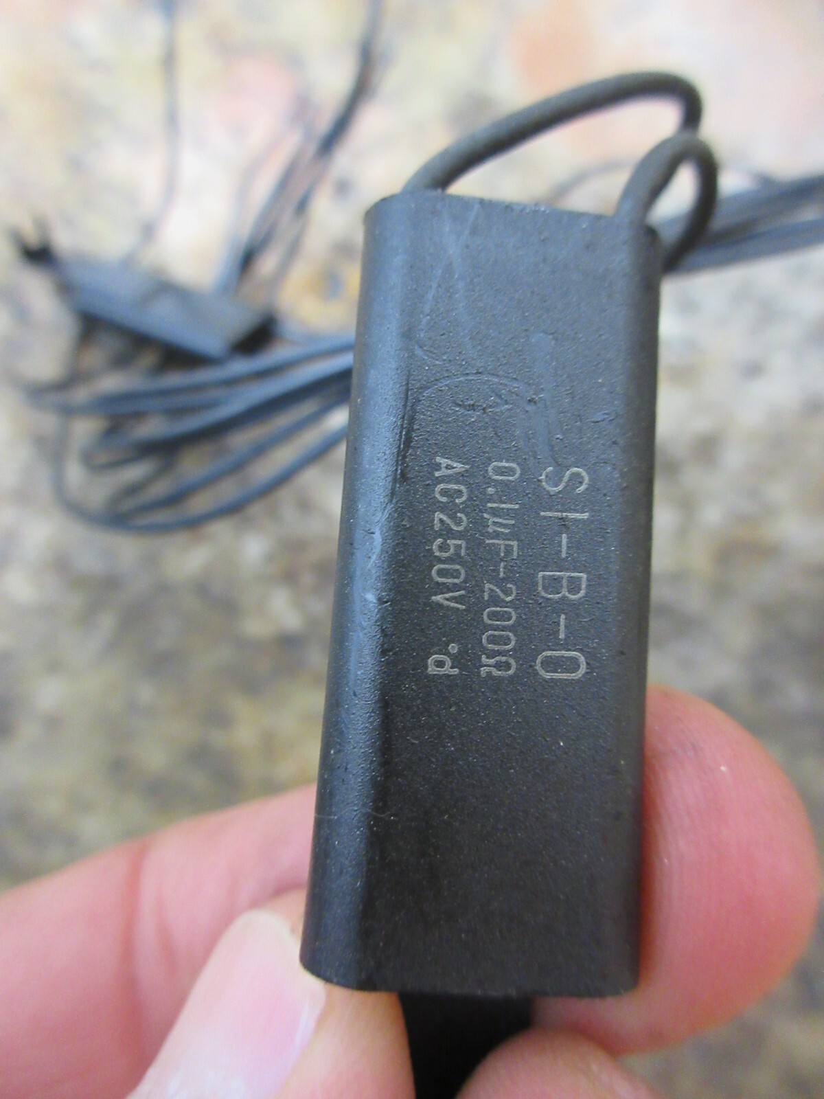 KIWA EXCEL 510 COLT SI-B-0 0.1UF-200 OHM LOT OF CAPACITORS