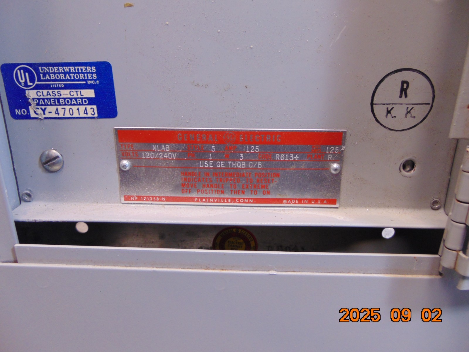 GE TYPE NLAB STYLE 5 125A 120/240V 1PH 3W PANELBOARD w ENCLOSURE see description