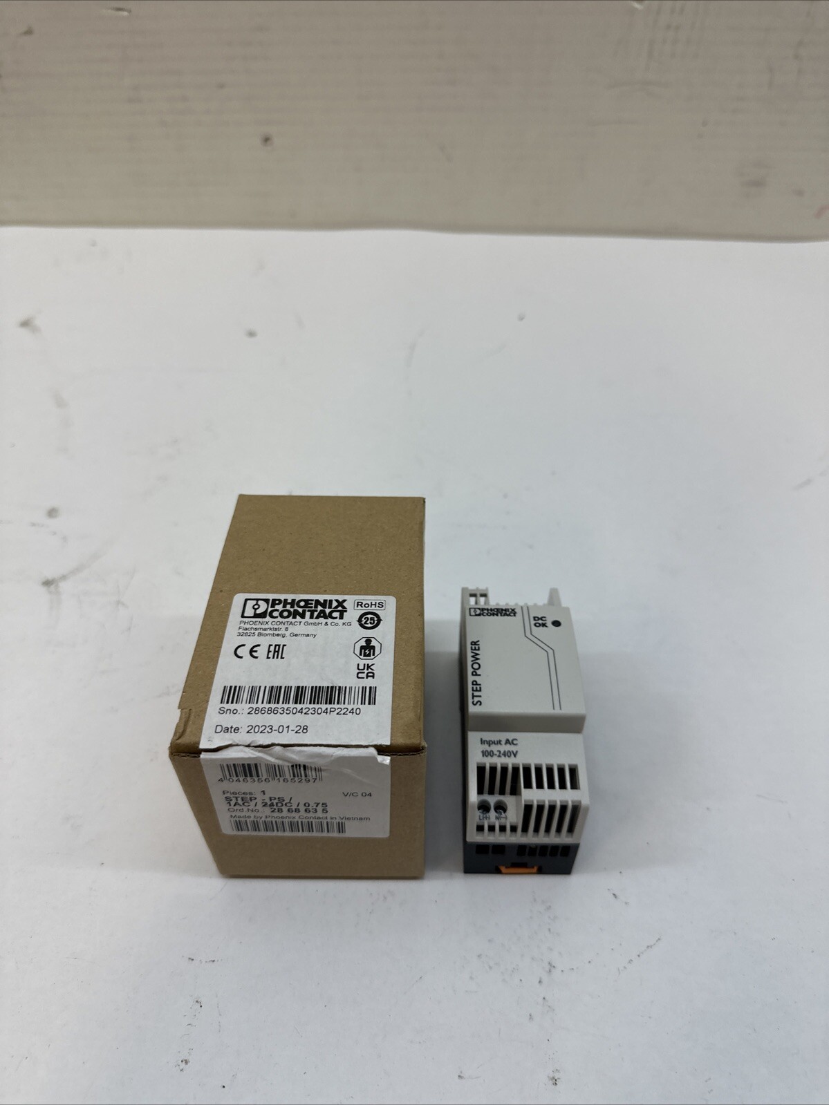 NEW Phoenix Contact 2868635, STEP-PS/ 1AC/24DC/0.75, Power Supply DIN Rail Mount