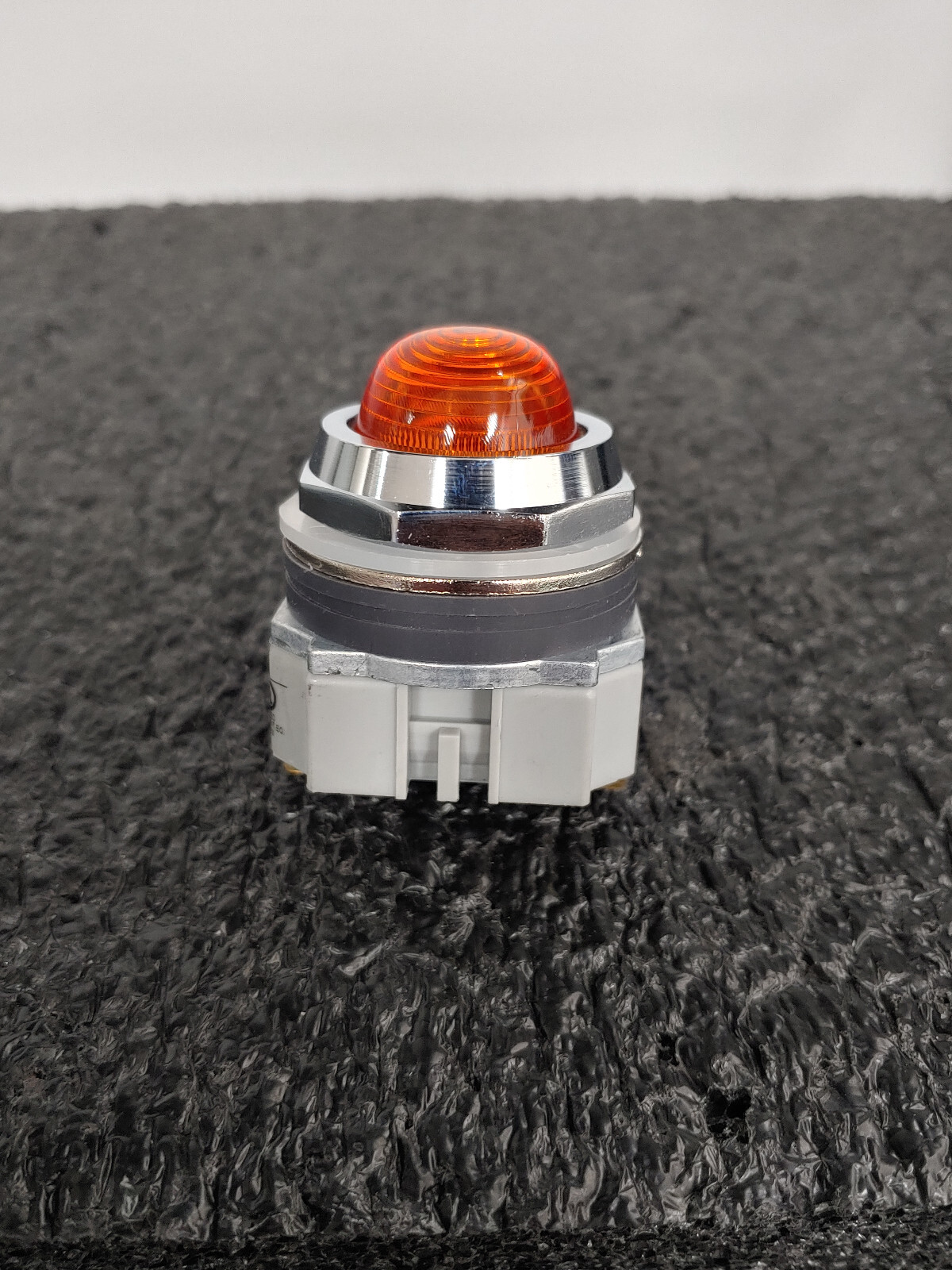 IDEC APD199DN-A-120V 30mm Pilot Light Amber