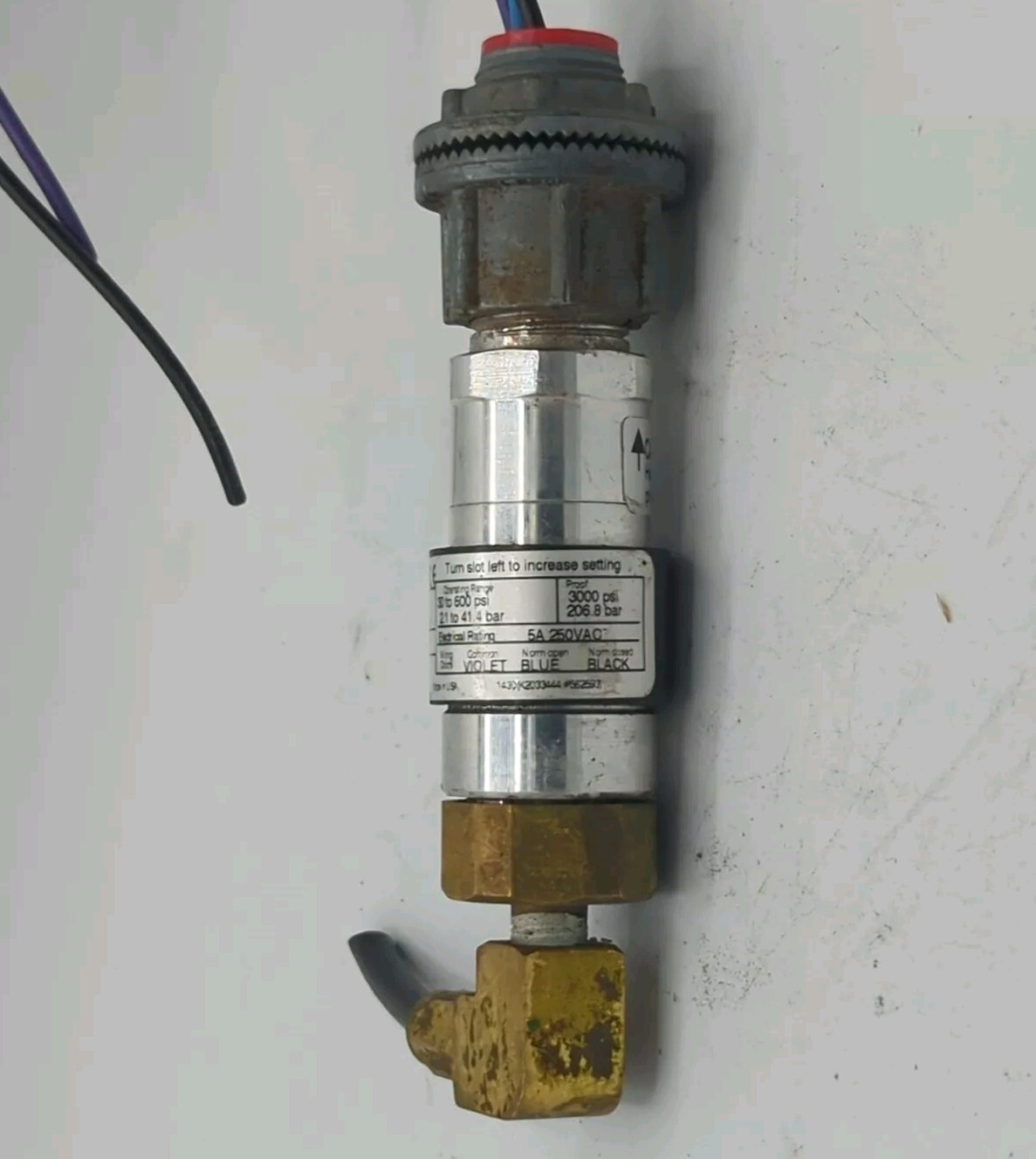UNITED ELECTRIC 10-C12 30-600PSI 21-41.4 5A 250VAC