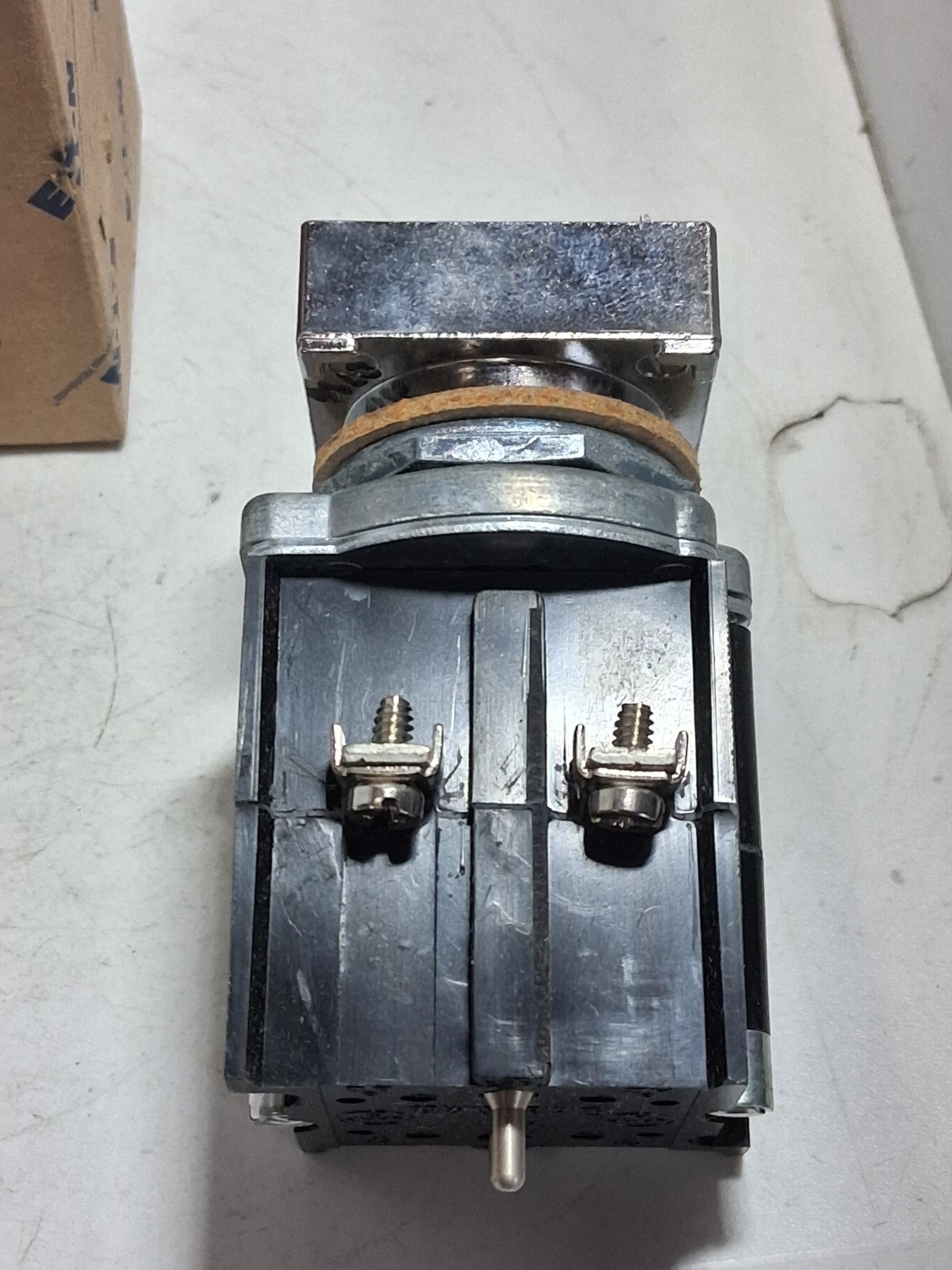 EATON E30JX3 COMPACT PUSHBUTTON OPERATOR W/IND. LIGHT 18/24VAC/DC NIB