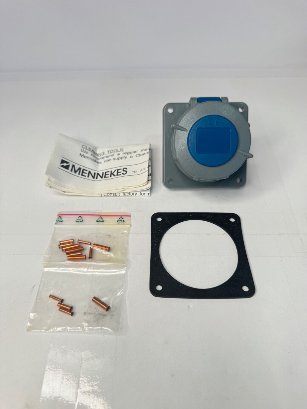 MENNEKES ME 320R6W Watertight Receptacle 20AMP 2P 3W 250VAC
