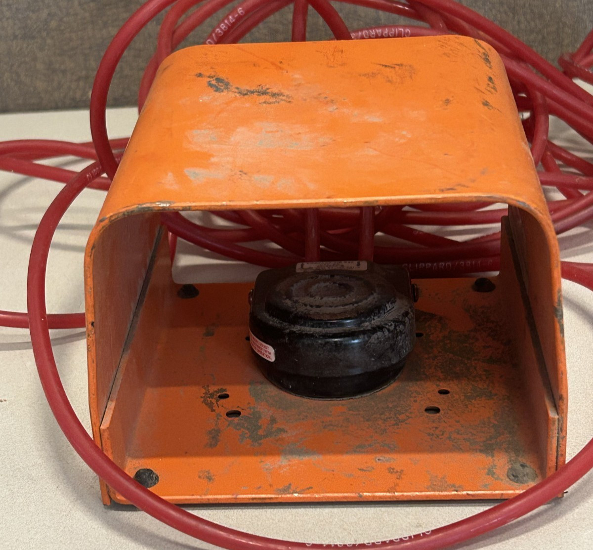 Linemaster 522-B14 6″ x 6″ x 4.5″ General Purpose Foot Switch