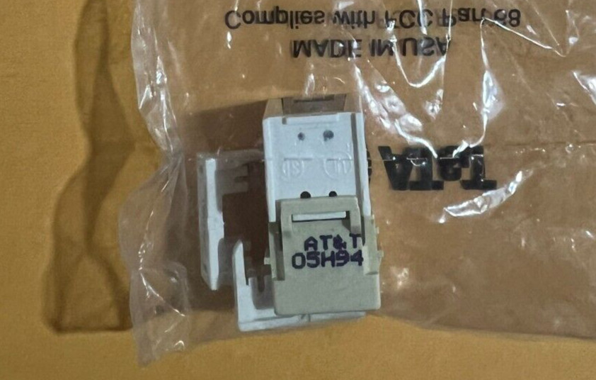 AT&T ~ M11CH-246 ~ Ivory ~ Jack Data Module ~ Punch Down LR85625 ~ 106508641 NEW