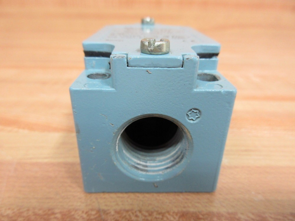 Telemecanique XCK-J….H7 Limit Switch With Limit Switch Head ZCK-E05
