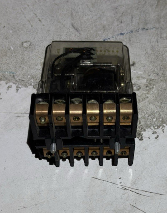 Struthers-Dunn A311XBXP Plug in Relay