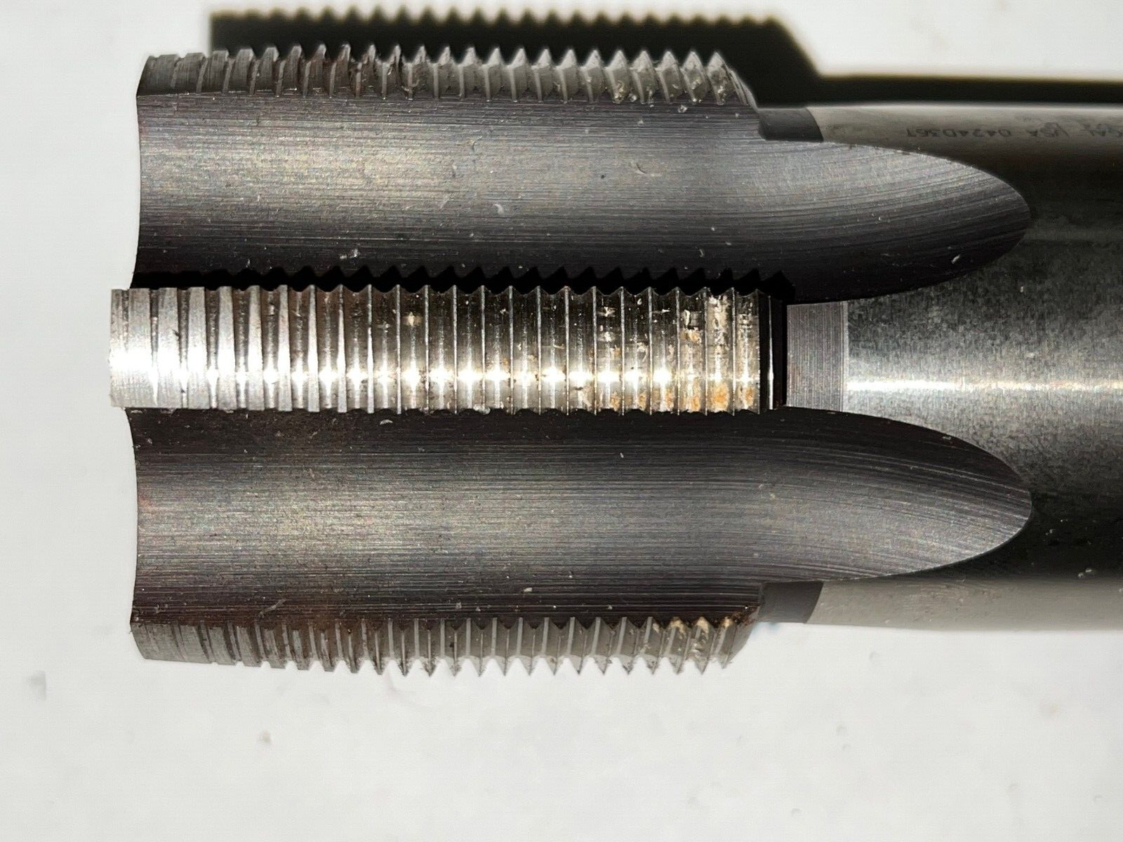 REGAL CUTTING TOOLS HAND TAP 014027AS 2-1/4″-12 UNS H6 RH 3-9/16″ LOC 5-1/4″ OAL