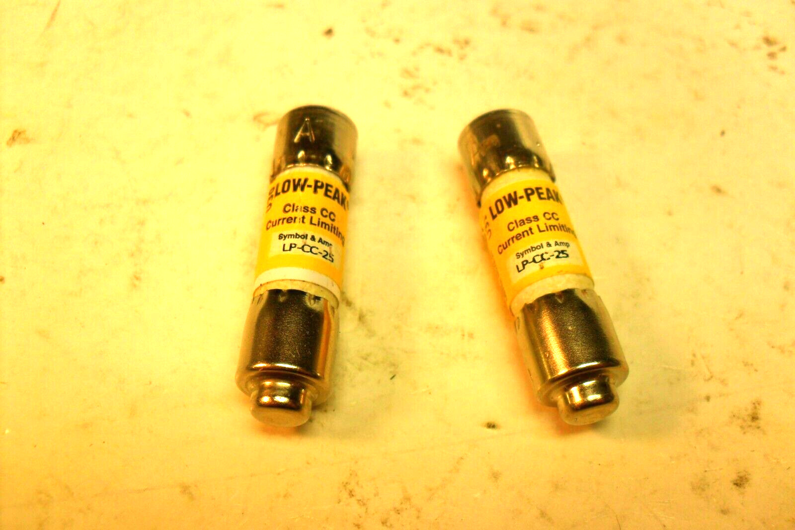 qty 2 Bussmann Time Delay Low Peak Fuse LP-CC-25 New