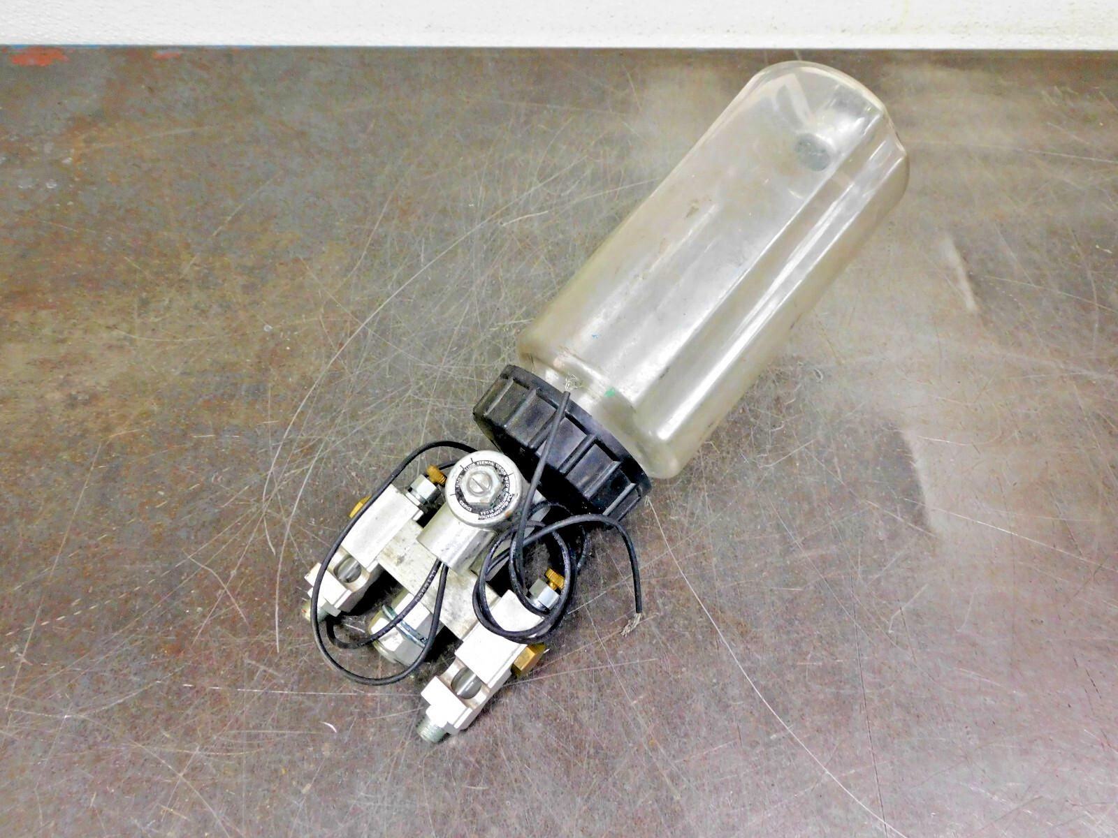 LDI Drip Chain Lubricator Oiler Dual Solenoid Controlled 24 vdc